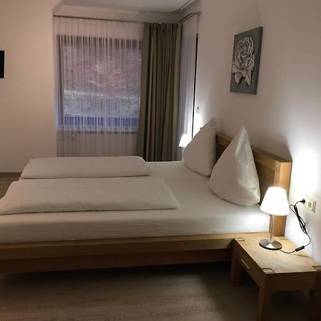 Hotel-Pension Zum Paradies 빌링겐 외부 사진