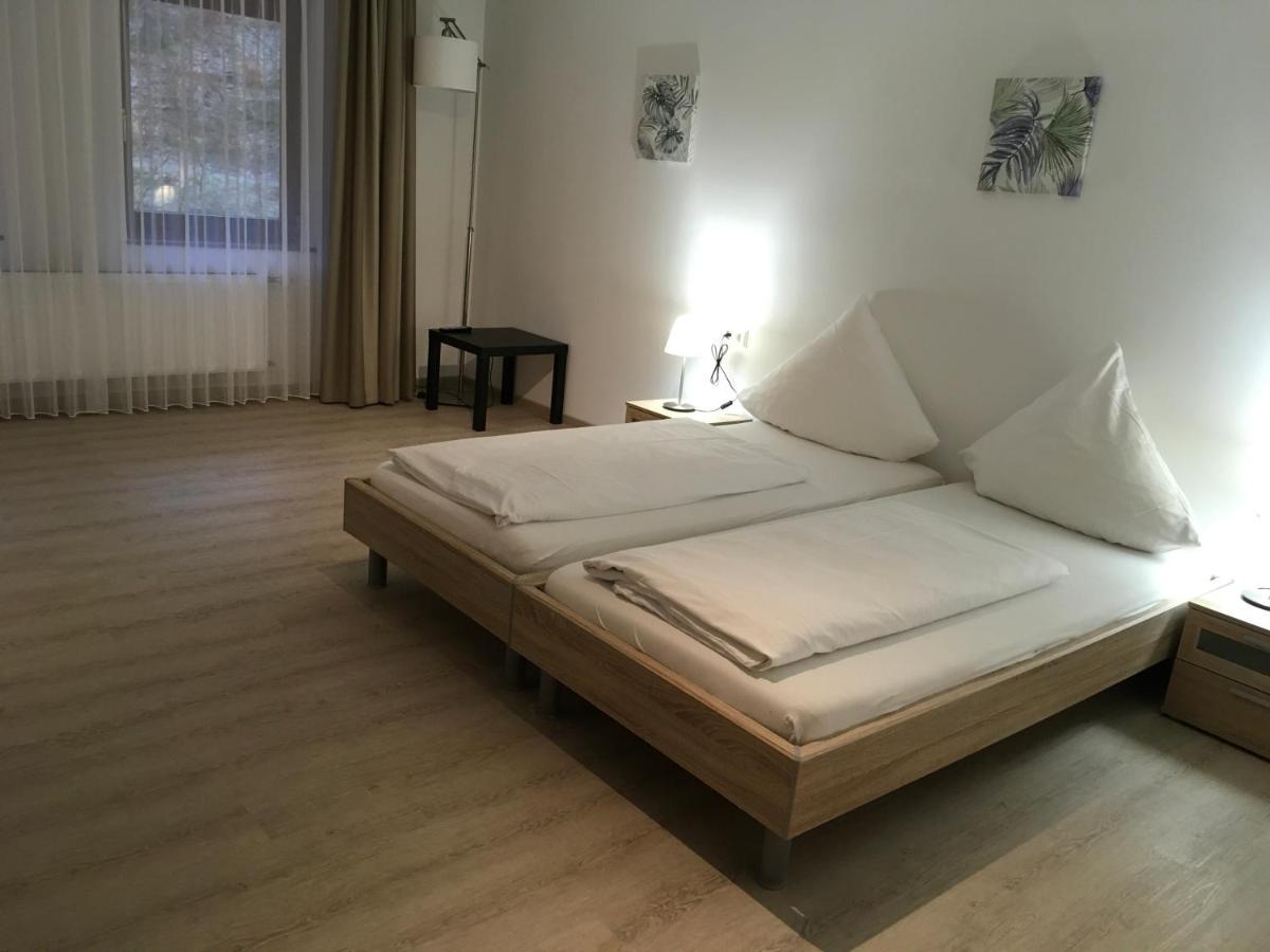 Hotel-Pension Zum Paradies 빌링겐 외부 사진