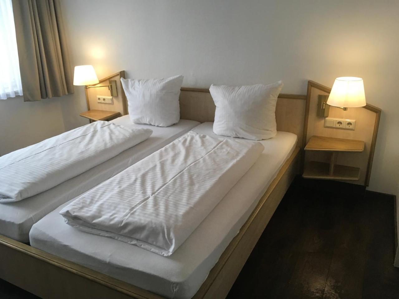 Hotel-Pension Zum Paradies 빌링겐 외부 사진